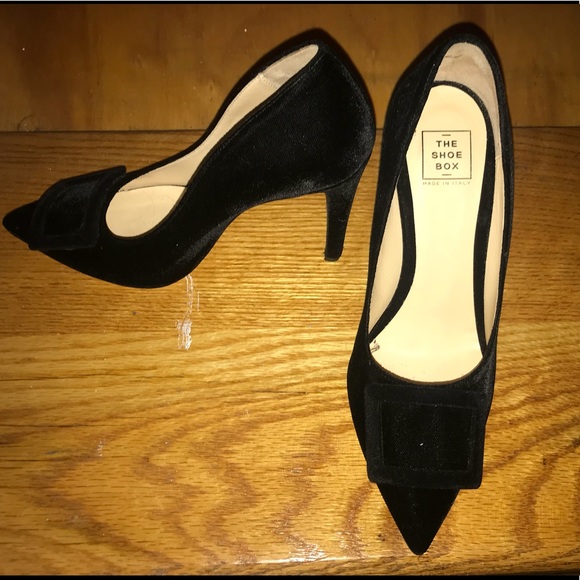 The Shoe Box Suede Bow Black Pumps - Picture 2 of 4